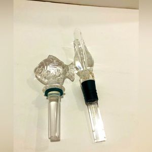 Vintage Mikasa Wine stopper and Tablecraft H334 7 1/4" Acrylic Wine Aerator